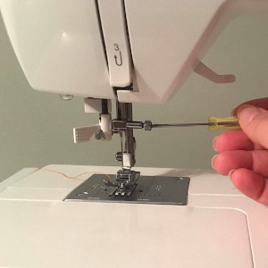 remove sewing machine needle