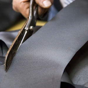 how to cut fabric straight